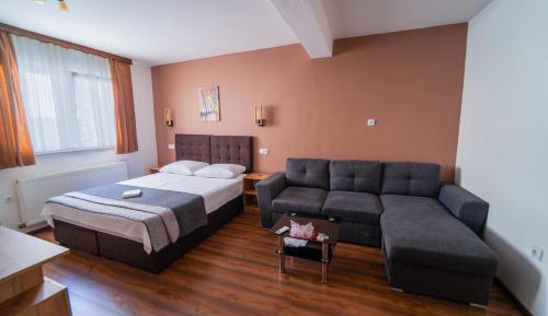 Quadruple Room with Private Bathroom