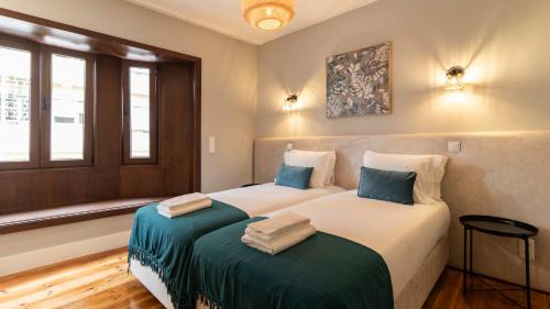 One-Bedroom Apartment with City View