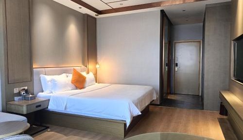 Deluxe Queen Room