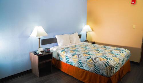 Queen Room - Disability Access - Non-Smoking