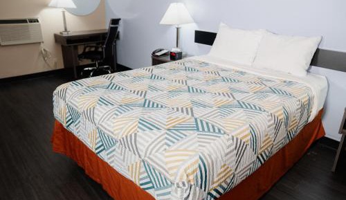 Queen Room - Non-Smoking