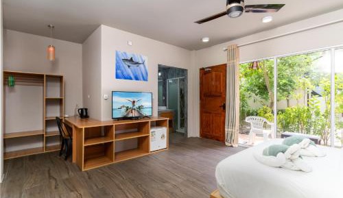 Deluxe Double Room with Balcony and Sea View