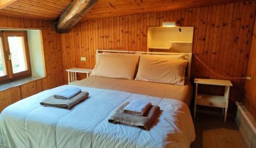 Double Room with Shared Bathroom