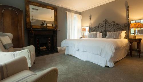 Queen Room with Garden View