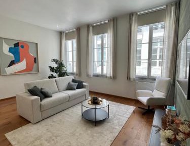 One-Bedroom Deluxe Apartment