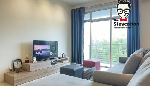 Three-Bedroom Apartment with Balcony