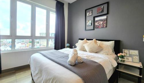 One-Bedroom Apartment with City View