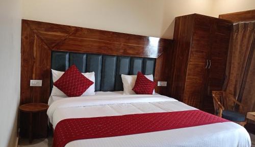 Deluxe Room (2 Adults + 1 Child)