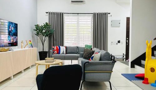 Four-Bedroom Holiday Home