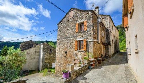 Three-Bedroom Holiday Home 