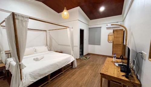 Deluxe Queen Room