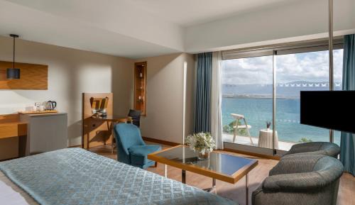 Deluxe Suite with Sea View