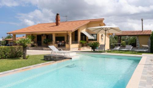 Villa with Garden View