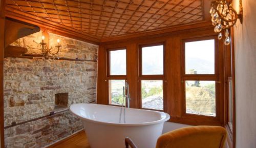 Suite with Hot Tub