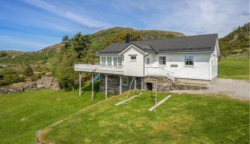 Four-Bedroom Holiday Home
