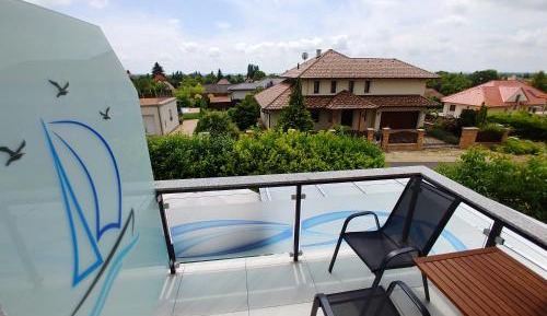 Apartment with Lake View