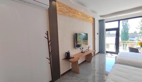 Deluxe Double Room with Shower