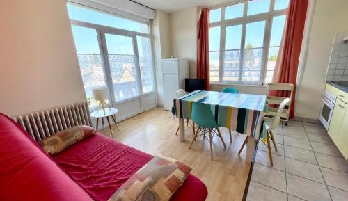 Deluxe One-Bedroom Apartment with Ocean View