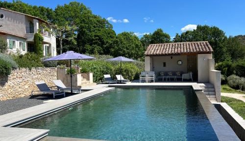Apartment with Pool View 