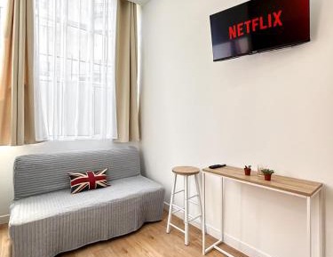 One-Bedroom Deluxe Apartment