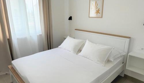 One-Bedroom Apartment with Sea View and Balcony