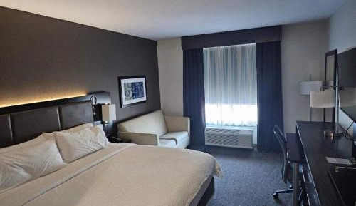 Standard King Room with City View