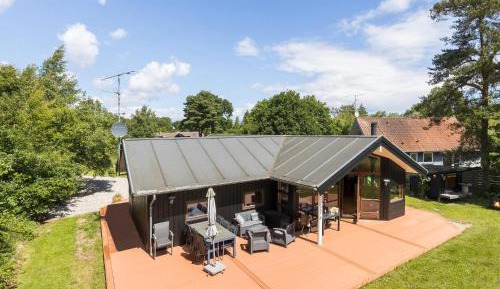 Three-Bedroom Holiday Home 