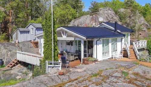 Three-Bedroom Holiday Home 