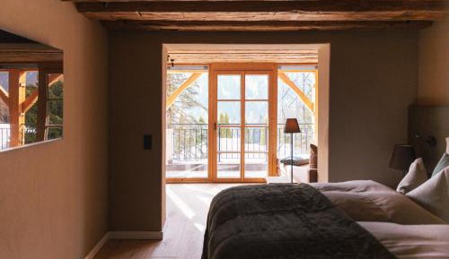 Two-Bedroom Apartment with Mountain View