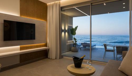 Sunset Suite - One Bedroom with Private Pool and Beach Access