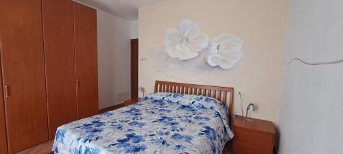 One-Bedroom Apartment with Lake View