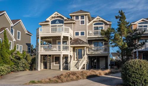 Five-Bedroom Holiday Home