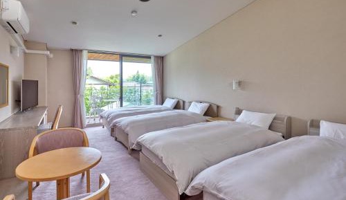 Quadruple Western style room with Garden View