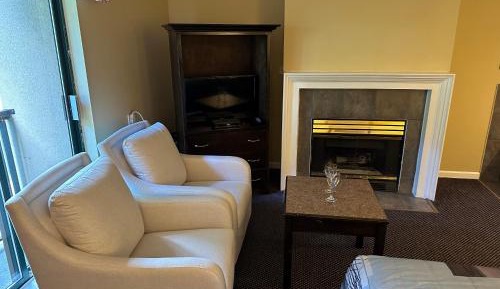 Suite with Hot Tub