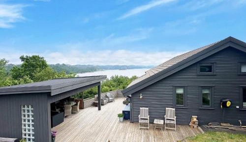 Three-Bedroom Holiday Home 