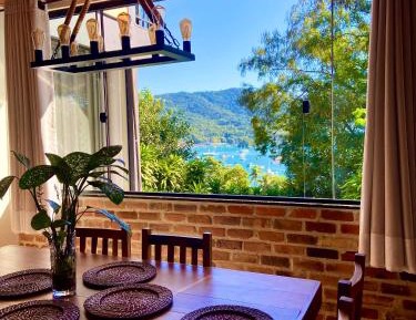 Deluxe Double Room with Balcony and Sea View