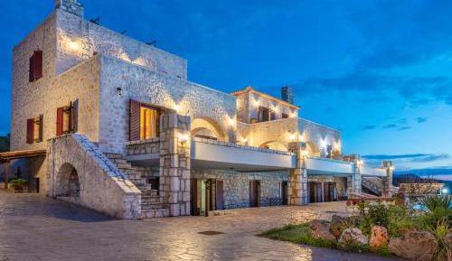 Three-Bedroom Holiday Home 