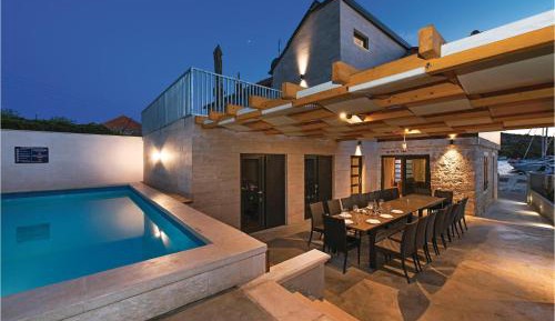 Nine-Bedroom Holiday Home