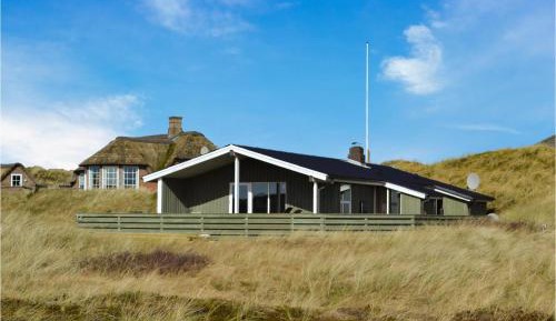 Three-Bedroom Holiday Home 
