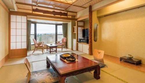 Japanese-Style Room with Lake View - Non-Smoking in Shangri-La