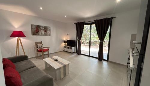 Apartment with Garden View