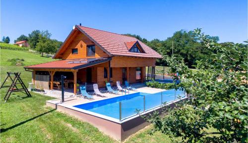 Three-Bedroom Holiday Home 