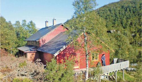 Eight-Bedroom Holiday Home