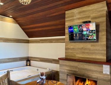 Deluxe Suite with Spa Bath