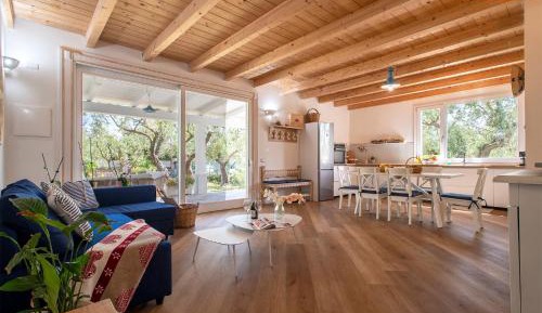 Villa with Garden View