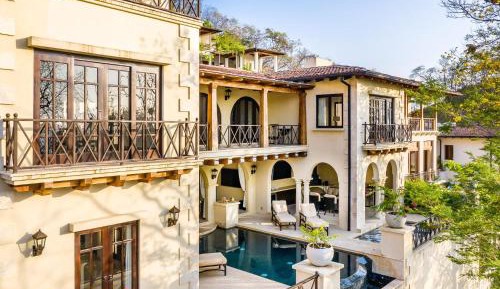 Five-Bedroom Holiday Home