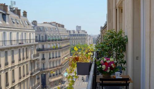 Superior Queen Room with Balcony - Non-Smoking