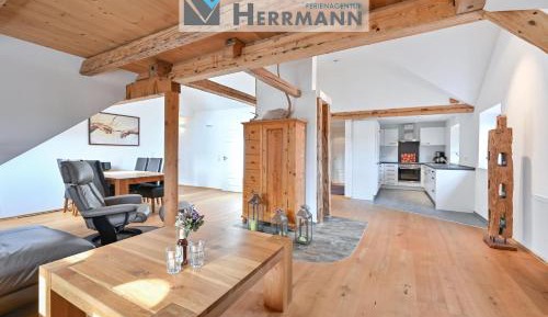 Apartment with Mountain View