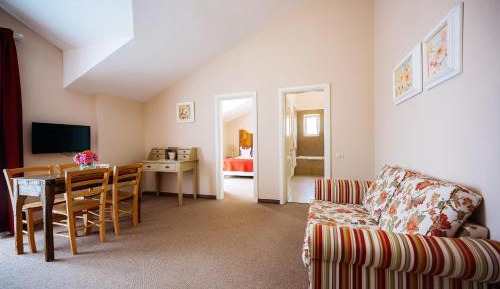 Deluxe Family Suite
