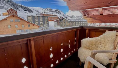Family Room with Mountain View
